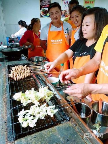 摆摊小吃技术哪里学(学习摆摊小吃技术的最佳途径)