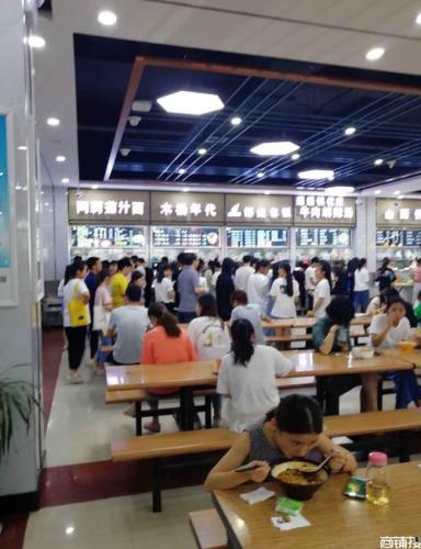 学校食堂窗口做什么小吃比较好(学校食堂窗口推荐哪些美味小吃？)