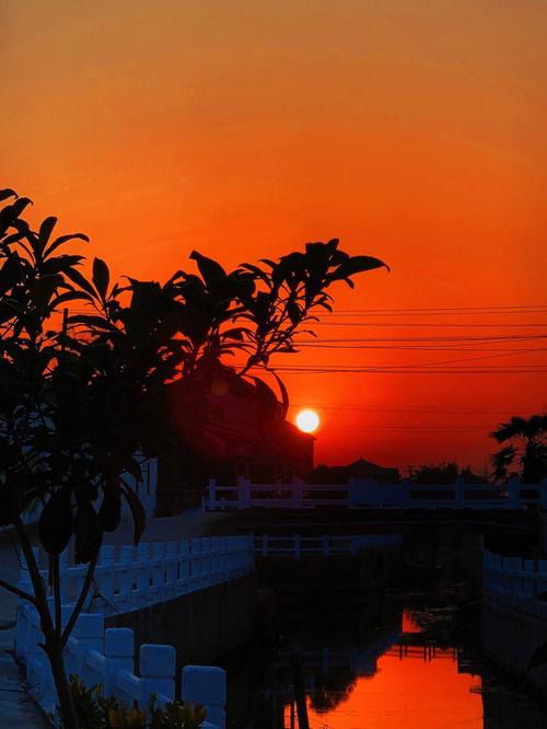 黄昏晓歌词(重写后的标题：夕阳黄昏与文学情怀)