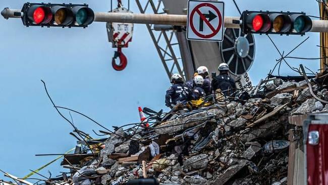 美国大楼倒塌致22死(22人死于美国大楼倒塌：调查和搜救工作持续进行)