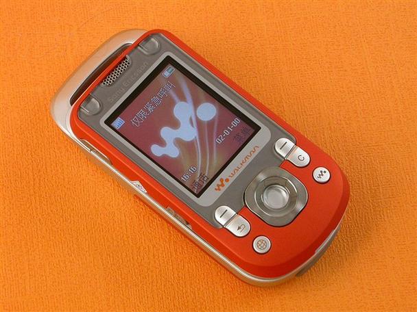 索爱550c(索尼复刻经典机型：Sony Ericsson W550c)